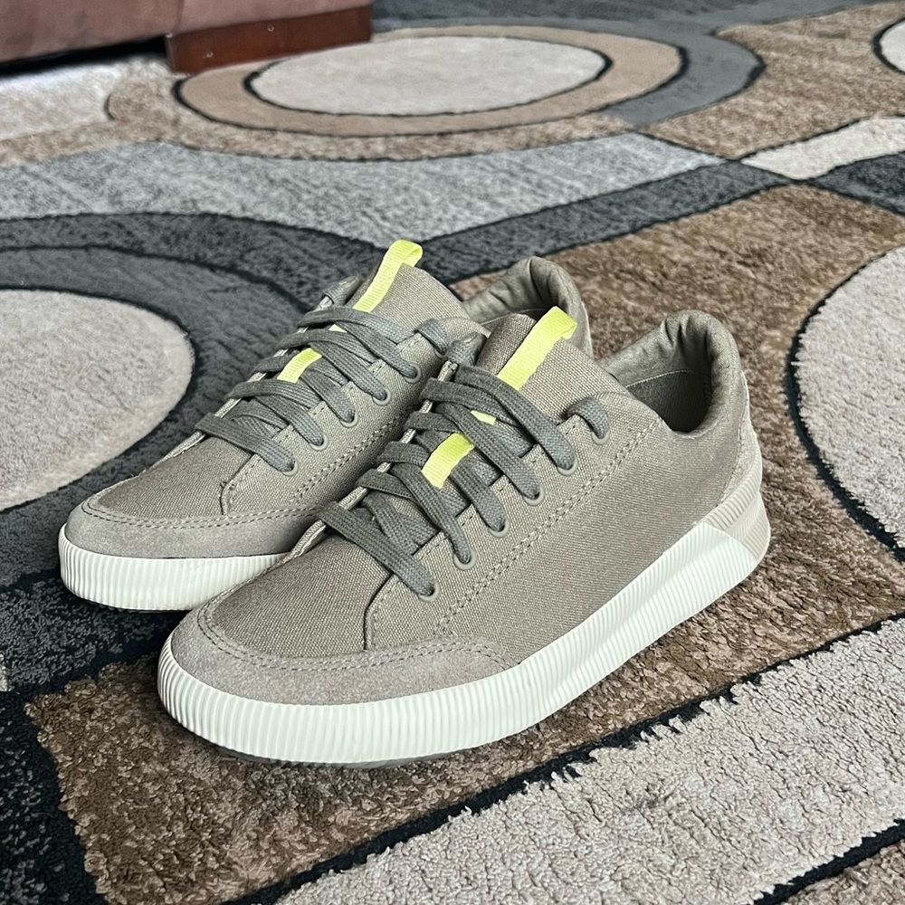 Women’s Sorel Out N About Plus Classic Canvas Low Sneakers Size 7.5